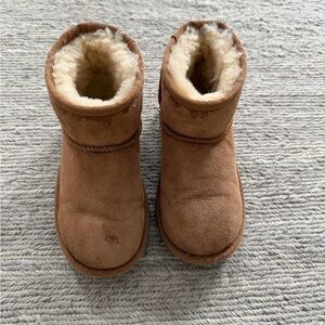UGG Kids Classic Mini Boots in Chestnut, size 12